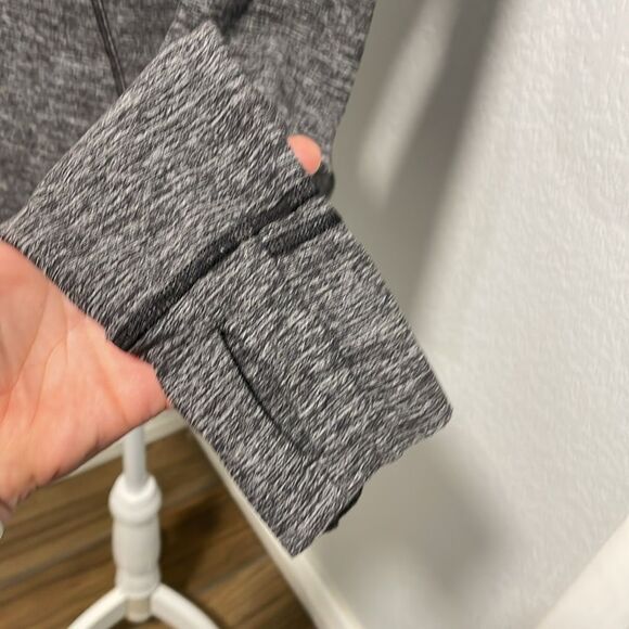 Lululemon Run Your Heart Out Heathered Gray Black Quarter Zip Pullover Size 6 - Picture 3 of 12